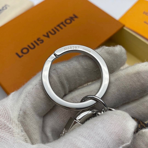 ブランドキーホルダー着用イメージ